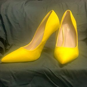 Yellow 3-4 inch shoes faux shade, size 10